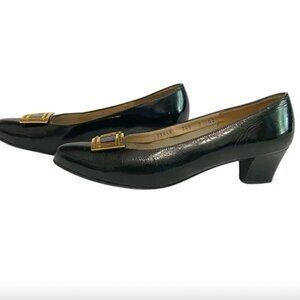 SALVATORE FERRAGAMO BLACK PATENT LEATHER GOLD BUCKLE PUMPS - 9A